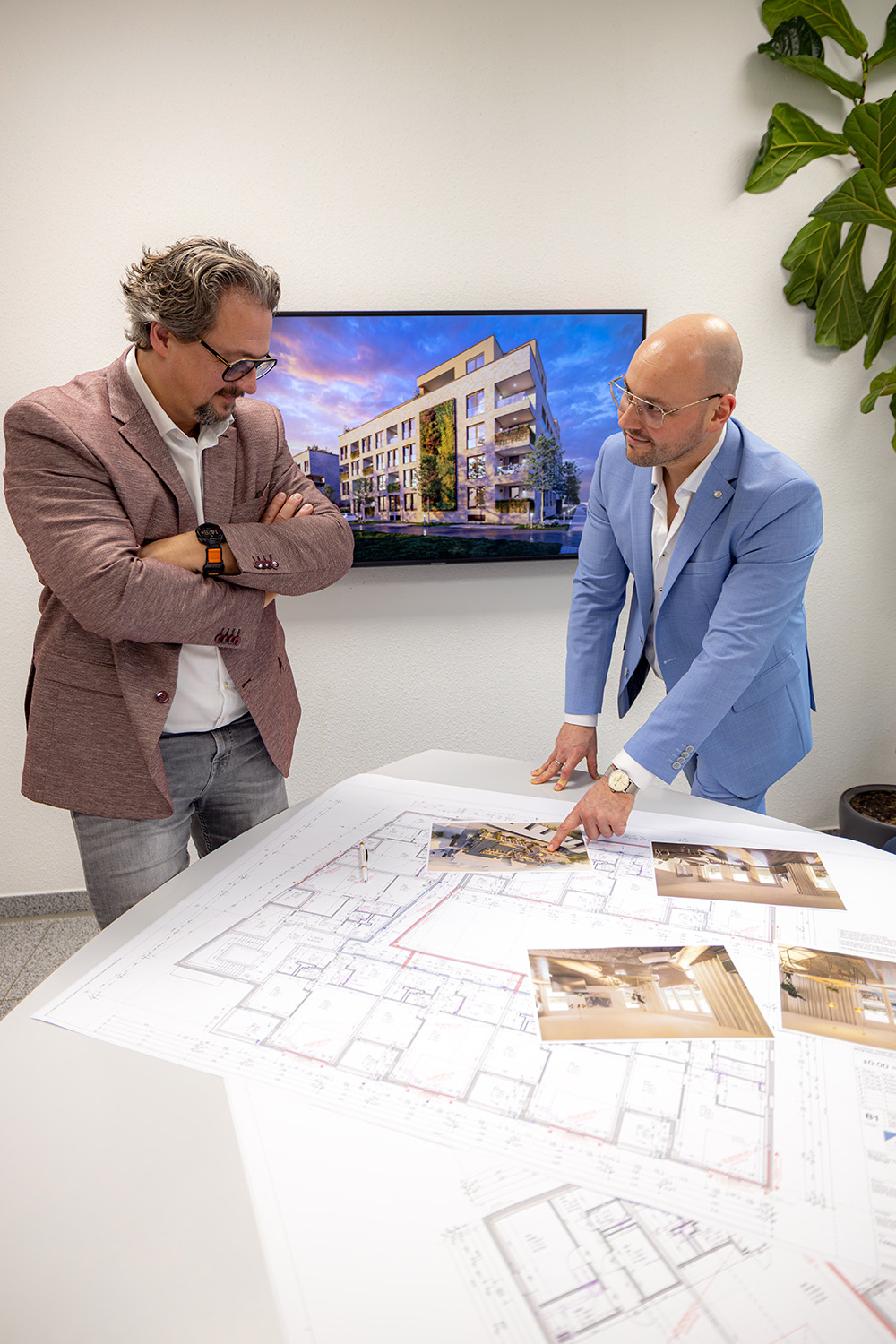 Christopher Naujoks und Ralf Pyszny bei der Planung